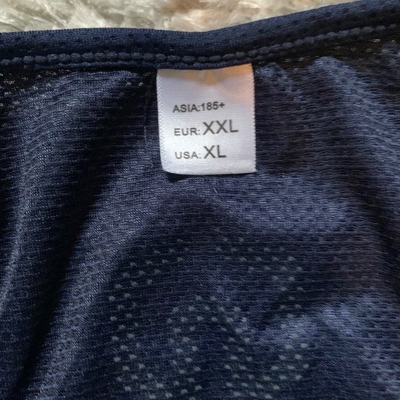 Men’s workout tank top - Picture 2 of 3